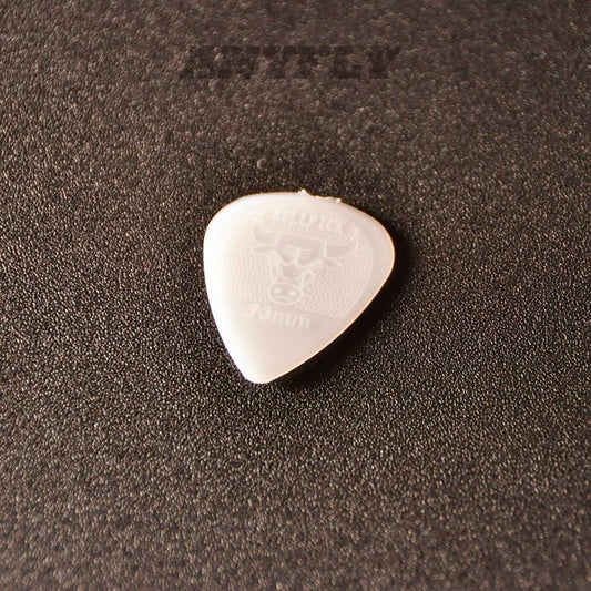 medium guitar picks for acoustic guitar (Anyfly) guitarmetrics