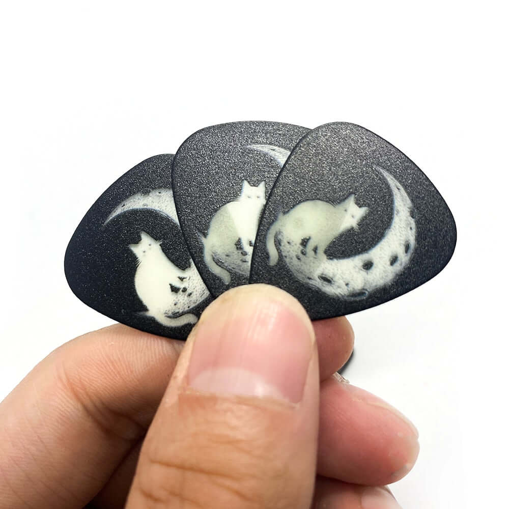 Luminous Guitar Picks (Glow in dark Guitar pick) guitarmetrics